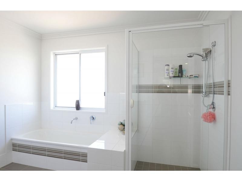 27 Rosabrook Crescent, Ormeau QLD 4208