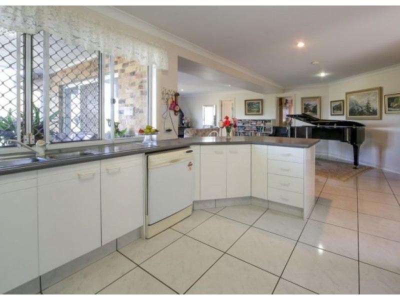 24 Taperoo Court, Yatala QLD 4207