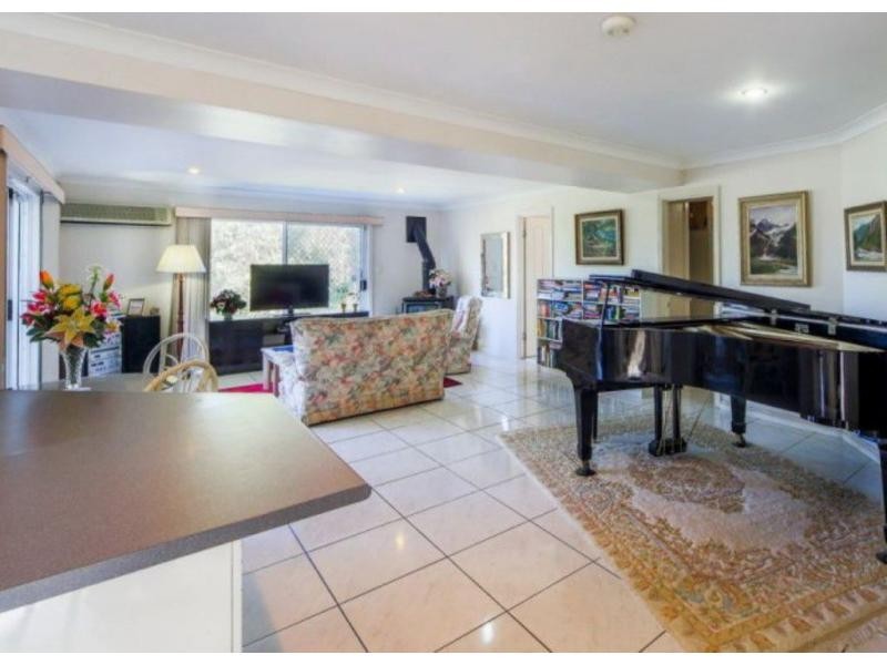 24 Taperoo Court, Yatala QLD 4207