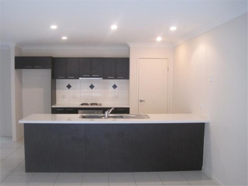 2/28 Cranberrie Crescent, Pimpama QLD 4209