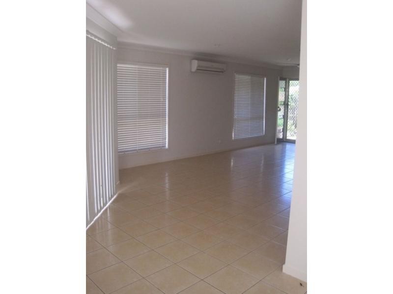 2/28 Cranberrie Crescent, Pimpama QLD 4209