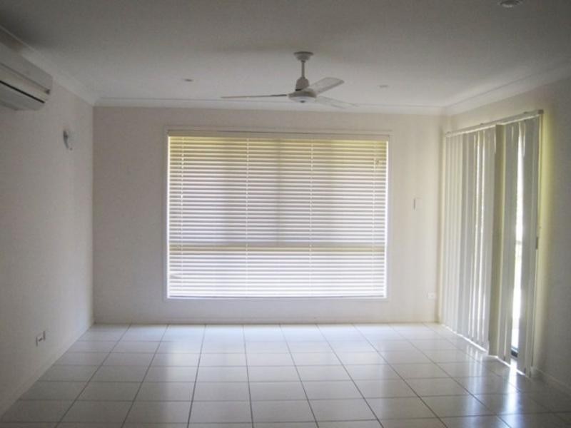 2/28 Cranberrie Crescent, Pimpama QLD 4209