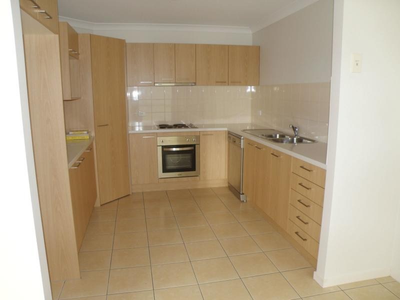 2/25 Cranberrie Crescent, Pimpama QLD 4209