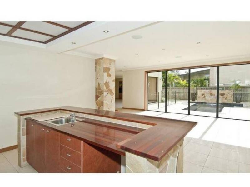 11 The Avenue, Windaroo QLD 4207