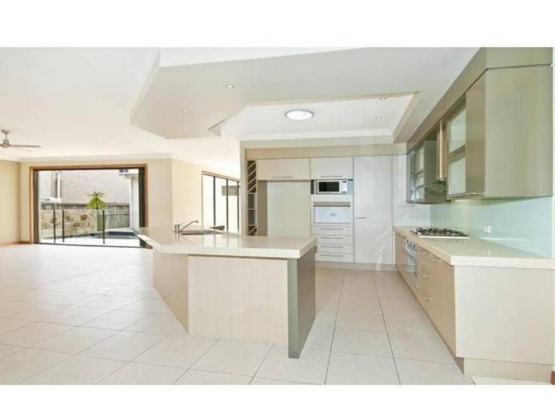 11 The Avenue, Windaroo QLD 4207