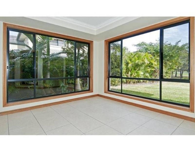 11 The Avenue, Windaroo QLD 4207