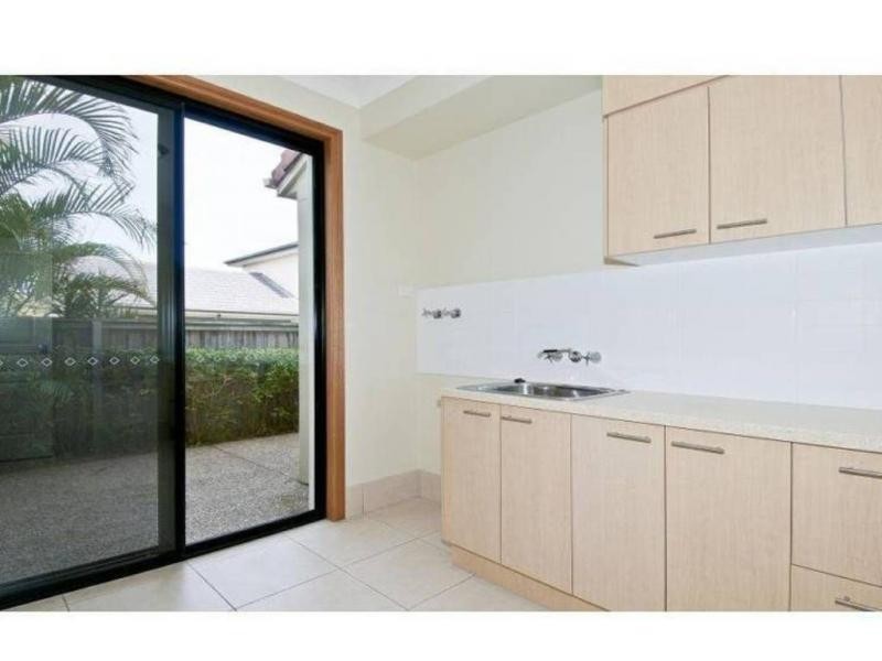 11 The Avenue, Windaroo QLD 4207