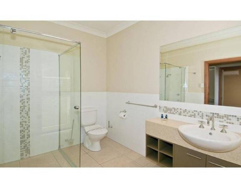11 The Avenue, Windaroo QLD 4207