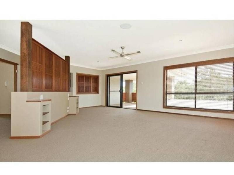 11 The Avenue, Windaroo QLD 4207
