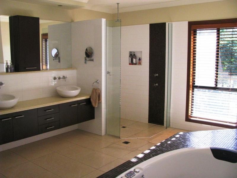 11 The Avenue, Windaroo QLD 4207