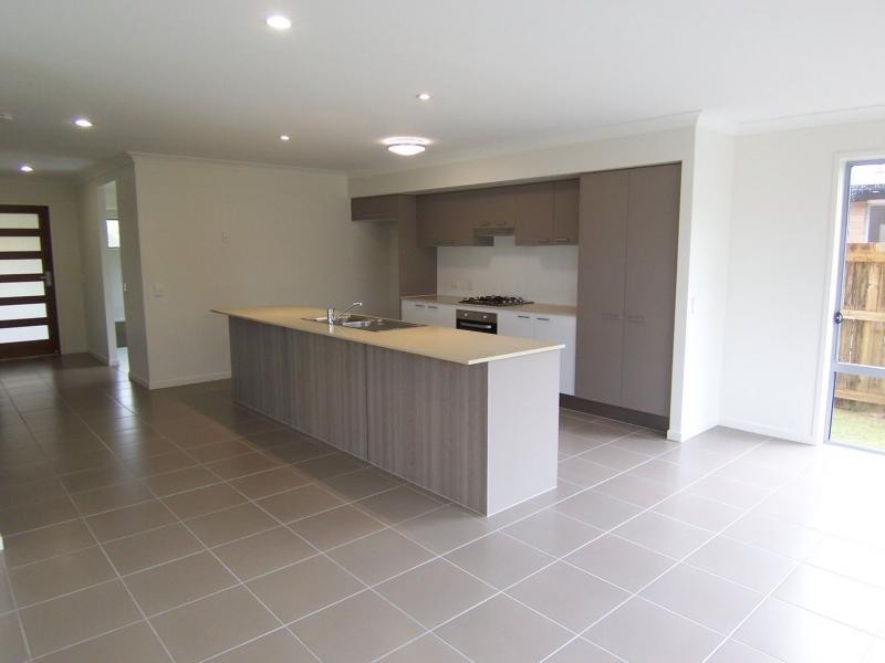 8 Brookside Circuit, Ormeau QLD 4208