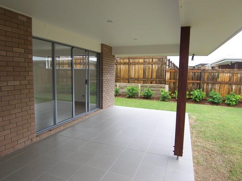 8 Brookside Circuit, Ormeau QLD 4208