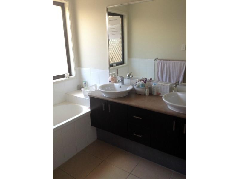 18 Blossom Street, Pimpama QLD 4209