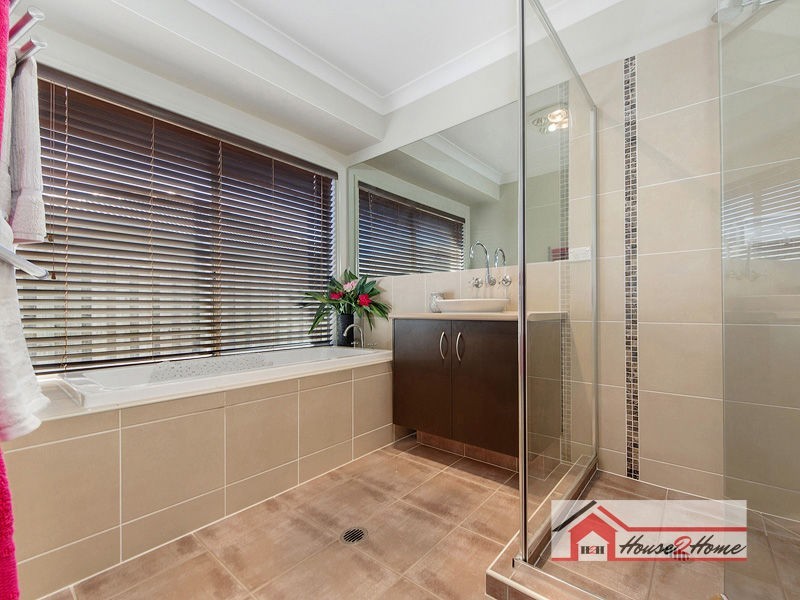 11 Pincally Crescent, Ormeau QLD 4208