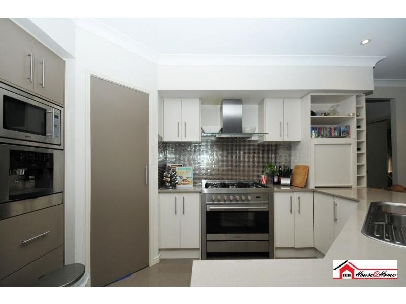 11 Stoney Creek Circuit, Ormeau QLD 4208