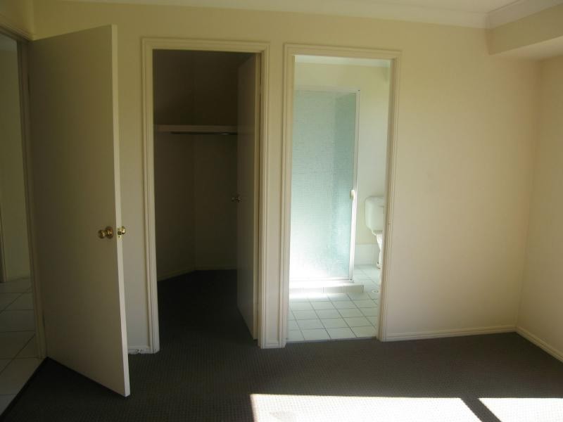 30 Lennon Drive, Windaroo QLD 4207