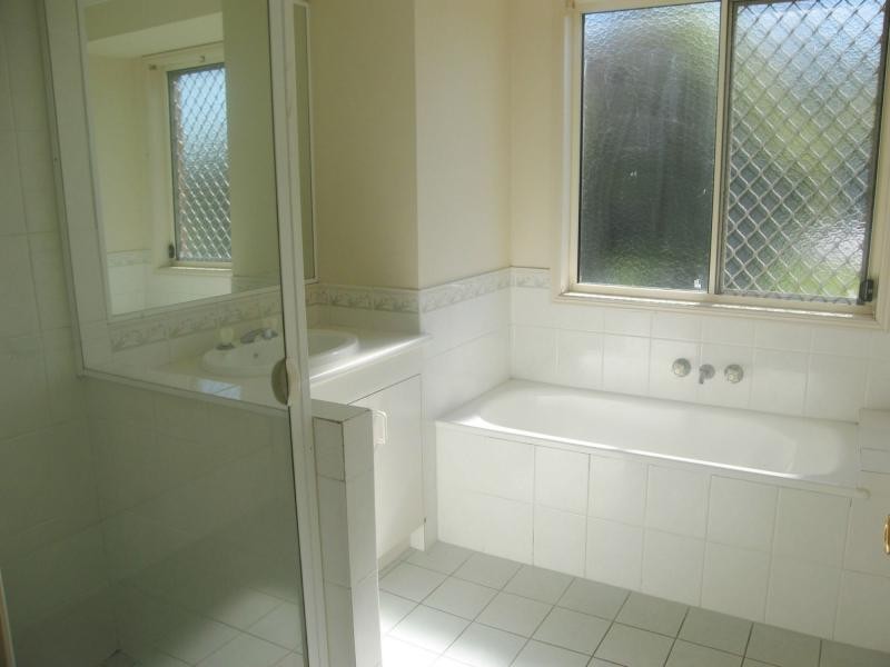 30 Lennon Drive, Windaroo QLD 4207