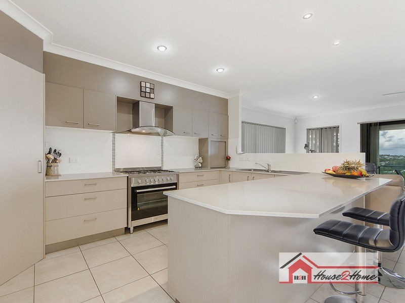 52 Fletcher Crescent, Pacific Pines QLD 4211