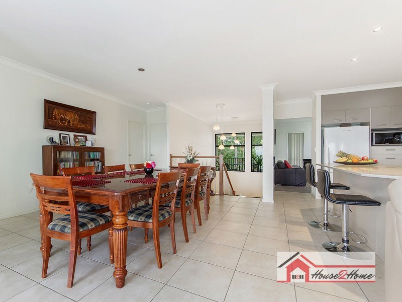 52 Fletcher Crescent, Pacific Pines QLD 4211
