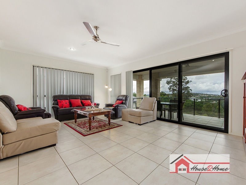 52 Fletcher Crescent, Pacific Pines QLD 4211