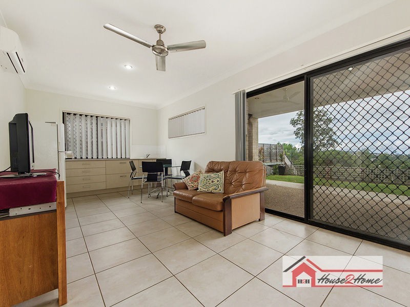 52 Fletcher Crescent, Pacific Pines QLD 4211
