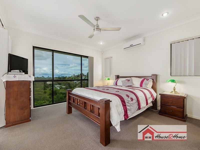 52 Fletcher Crescent, Pacific Pines QLD 4211
