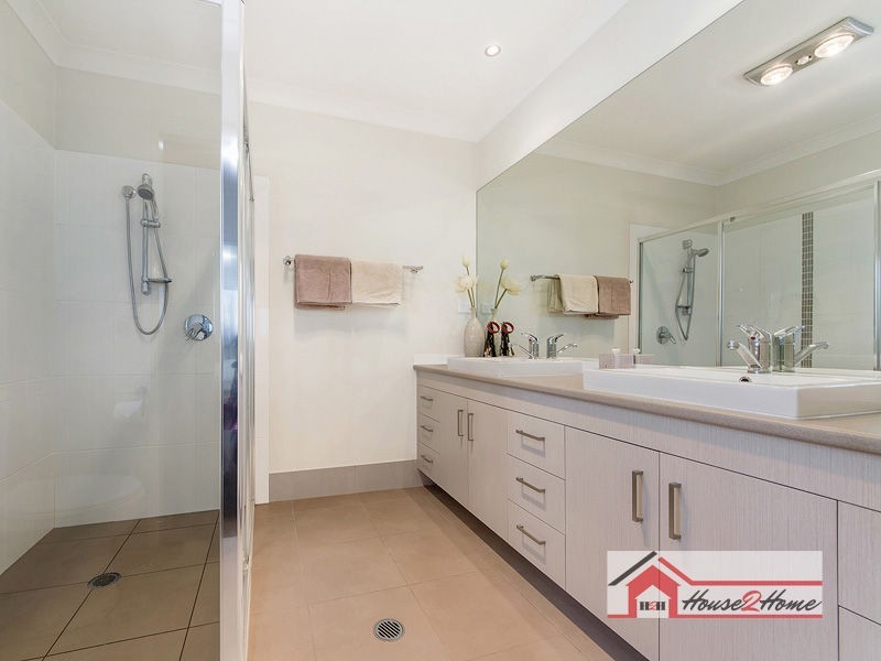 52 Fletcher Crescent, Pacific Pines QLD 4211