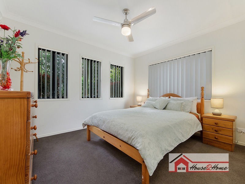 52 Fletcher Crescent, Pacific Pines QLD 4211