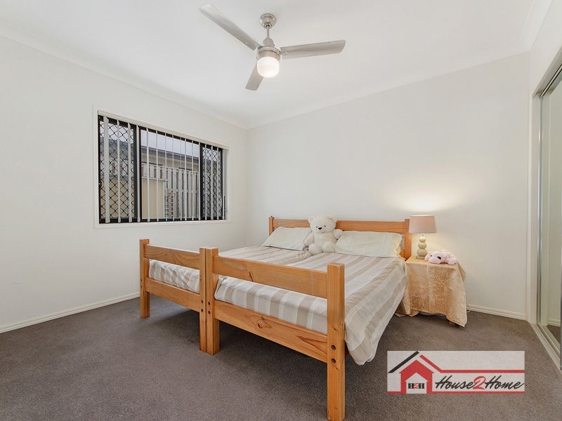 52 Fletcher Crescent, Pacific Pines QLD 4211