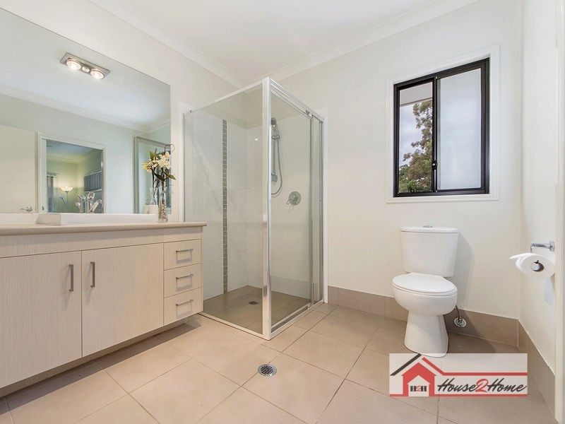 52 Fletcher Crescent, Pacific Pines QLD 4211