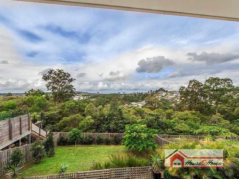 52 Fletcher Crescent, Pacific Pines QLD 4211