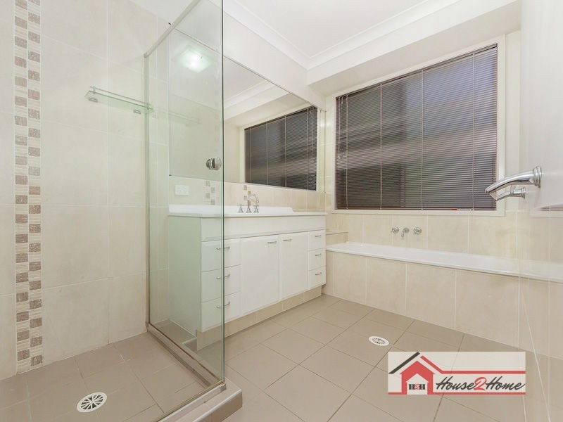 27 Riverside Terrace, Windaroo QLD 4207