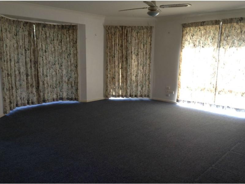 13 Eden Close, Edens Landing QLD 4207