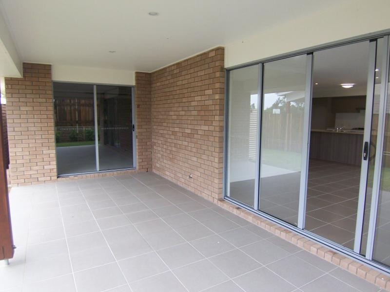 8 Brookside Circuit, Ormeau QLD 4208