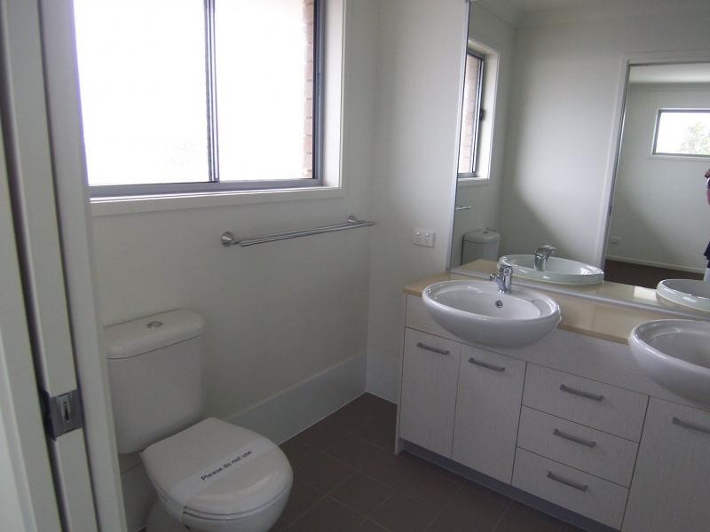 8 Brookside Circuit, Ormeau QLD 4208