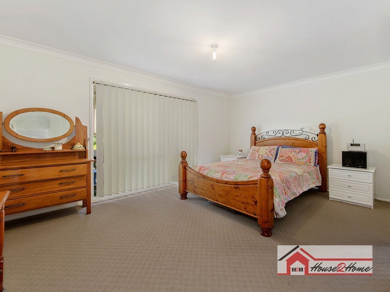 6 Kosrae Street, Pacific Pines QLD 4211