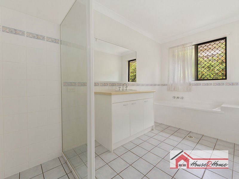 6 Kosrae Street, Pacific Pines QLD 4211