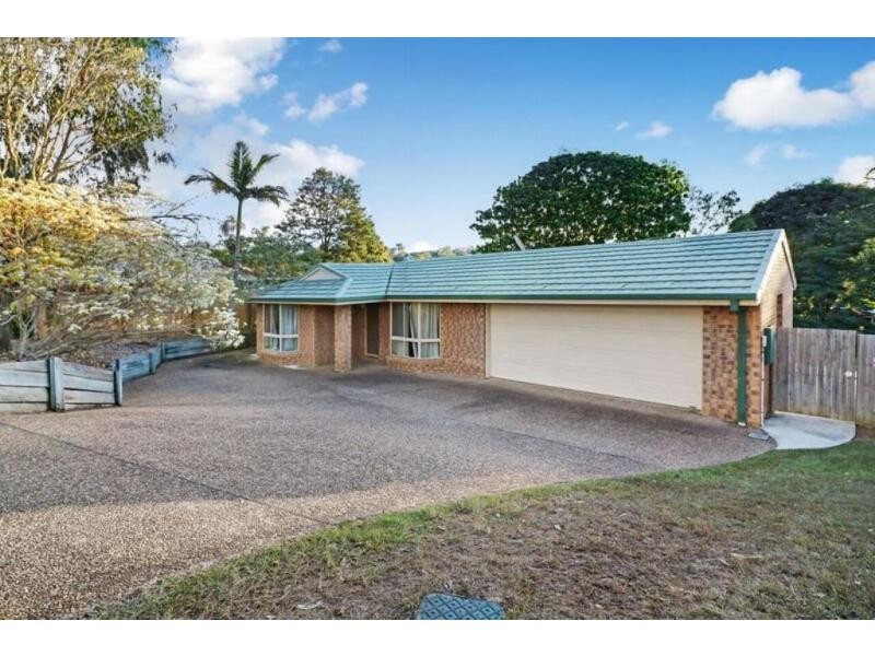 8 Tavuzzi Terrace, Edens Landing QLD 4207