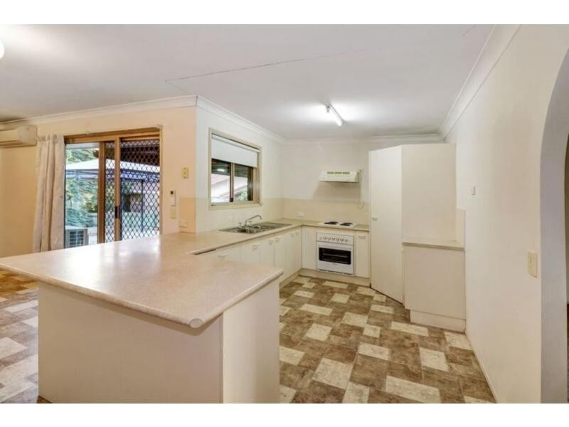 8 Tavuzzi Terrace, Edens Landing QLD 4207