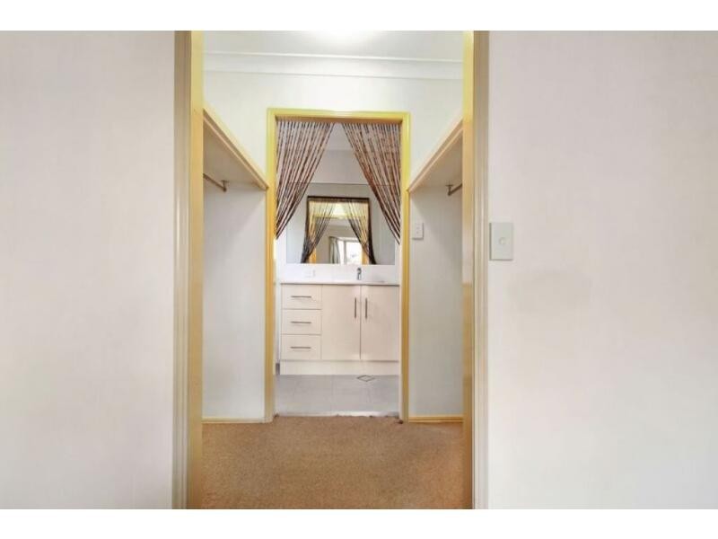 8 Tavuzzi Terrace, Edens Landing QLD 4207