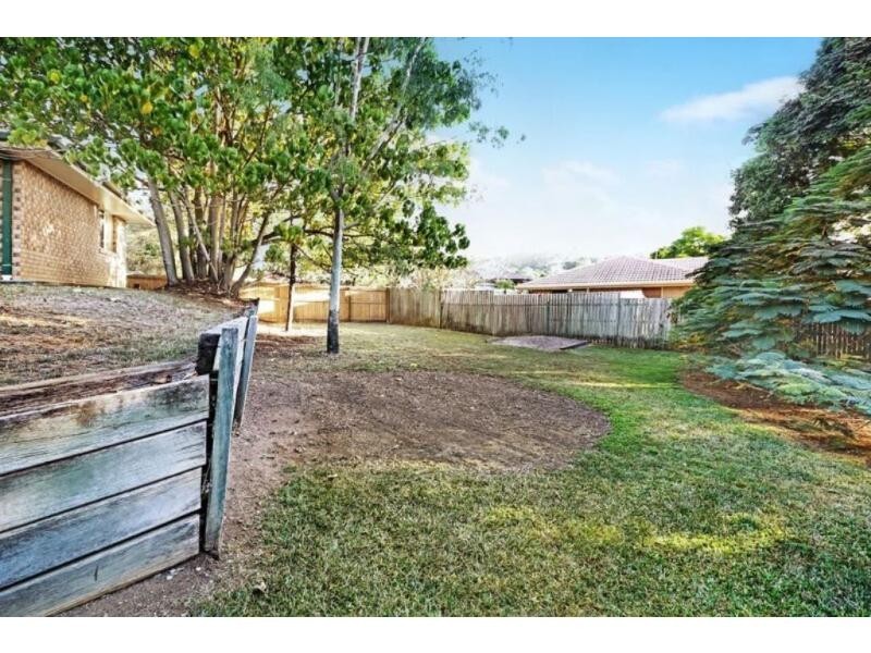 8 Tavuzzi Terrace, Edens Landing QLD 4207