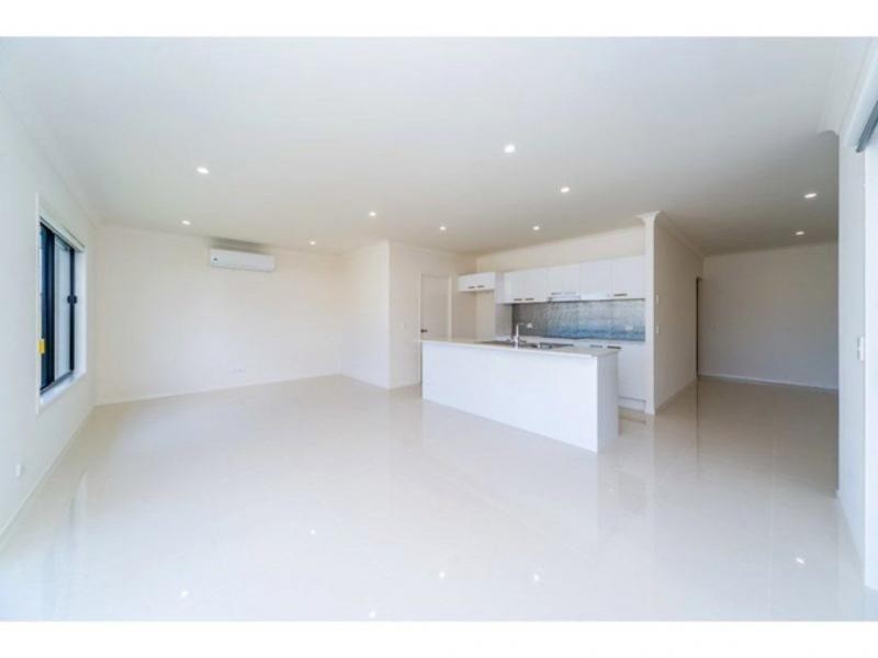 33 Greenvale Crescent, Maudsland QLD 4210