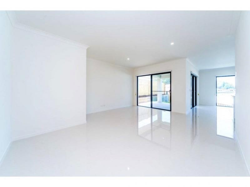 33 Greenvale Crescent, Maudsland QLD 4210
