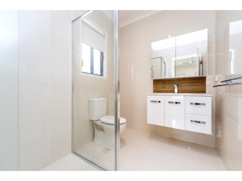 33 Greenvale Crescent, Maudsland QLD 4210