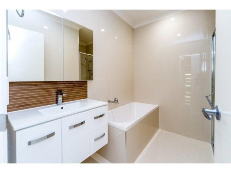 33 Greenvale Crescent, Maudsland QLD 4210