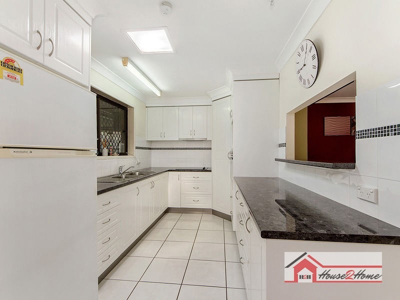 5 Yorkshire Crescent, Mount Warren Park QLD 4207