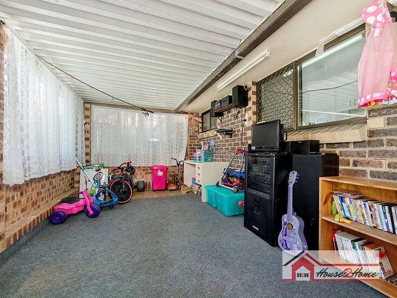 5 Yorkshire Crescent, Mount Warren Park QLD 4207