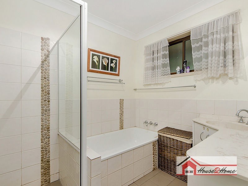 5 Yorkshire Crescent, Mount Warren Park QLD 4207