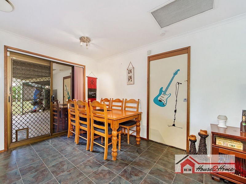 33 Yorkshire Crescent, Mount Warren Park QLD 4207