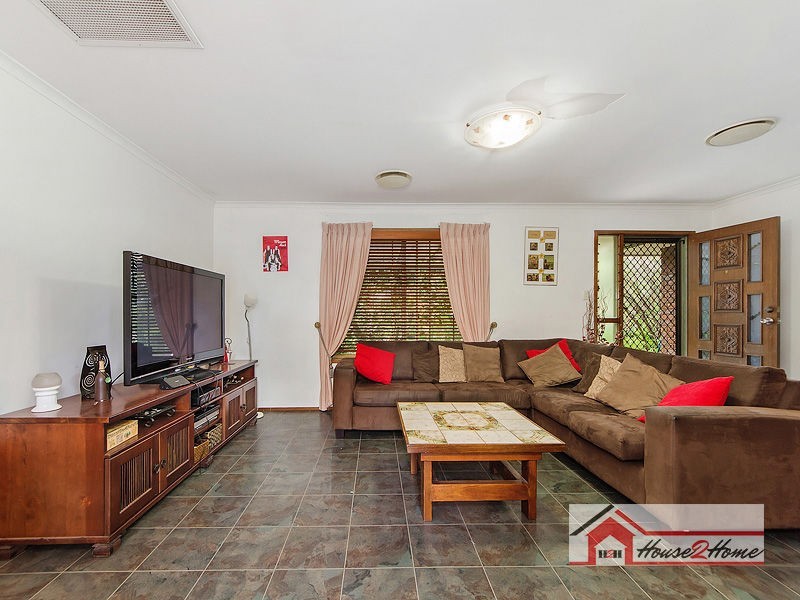 33 Yorkshire Crescent, Mount Warren Park QLD 4207